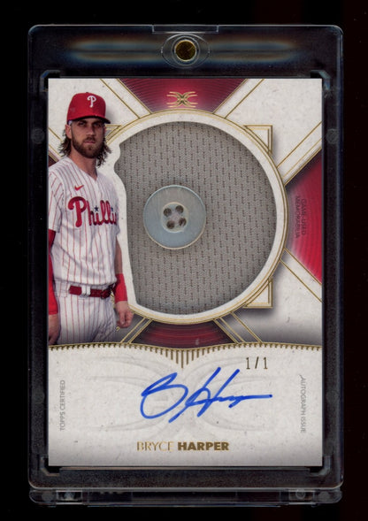 2021 Topps Definitive -Auto  Relic Collection Button #ARC-BH Bryce Harper #/1