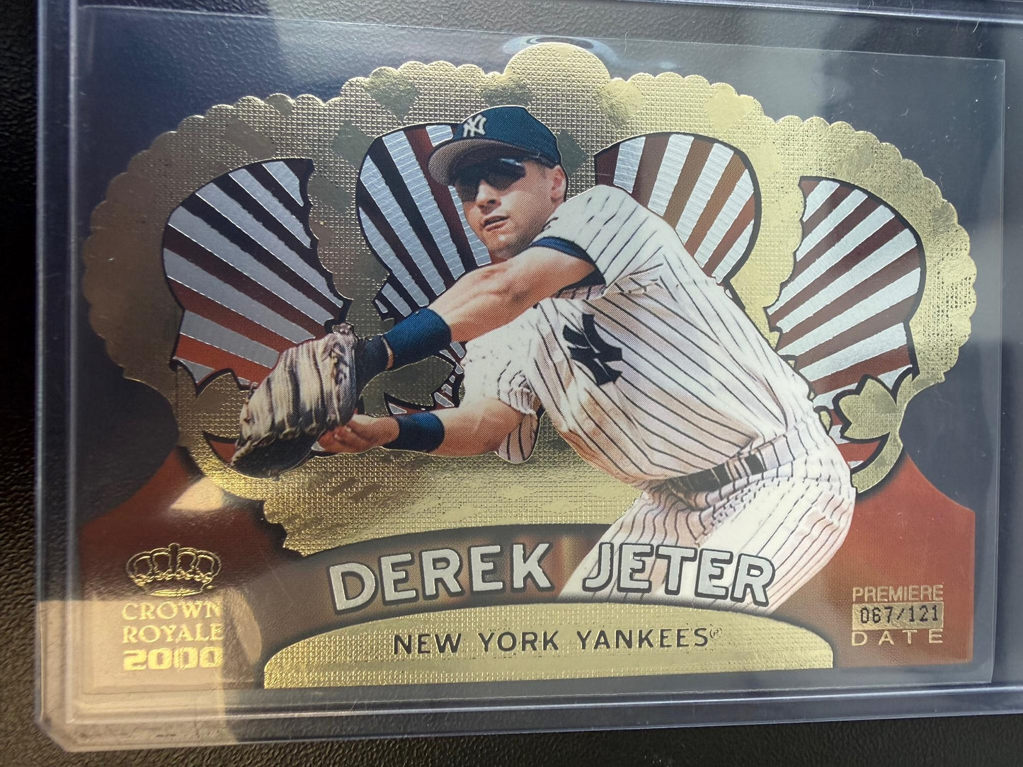 2000 Pacific Crown Royale #95 Derek Jeter Premiere Date #/121